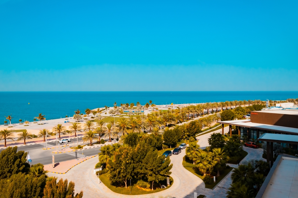 Ras,Al,Khaimah,,Beautiful,City,View,,Sea,With,Palm,Trees