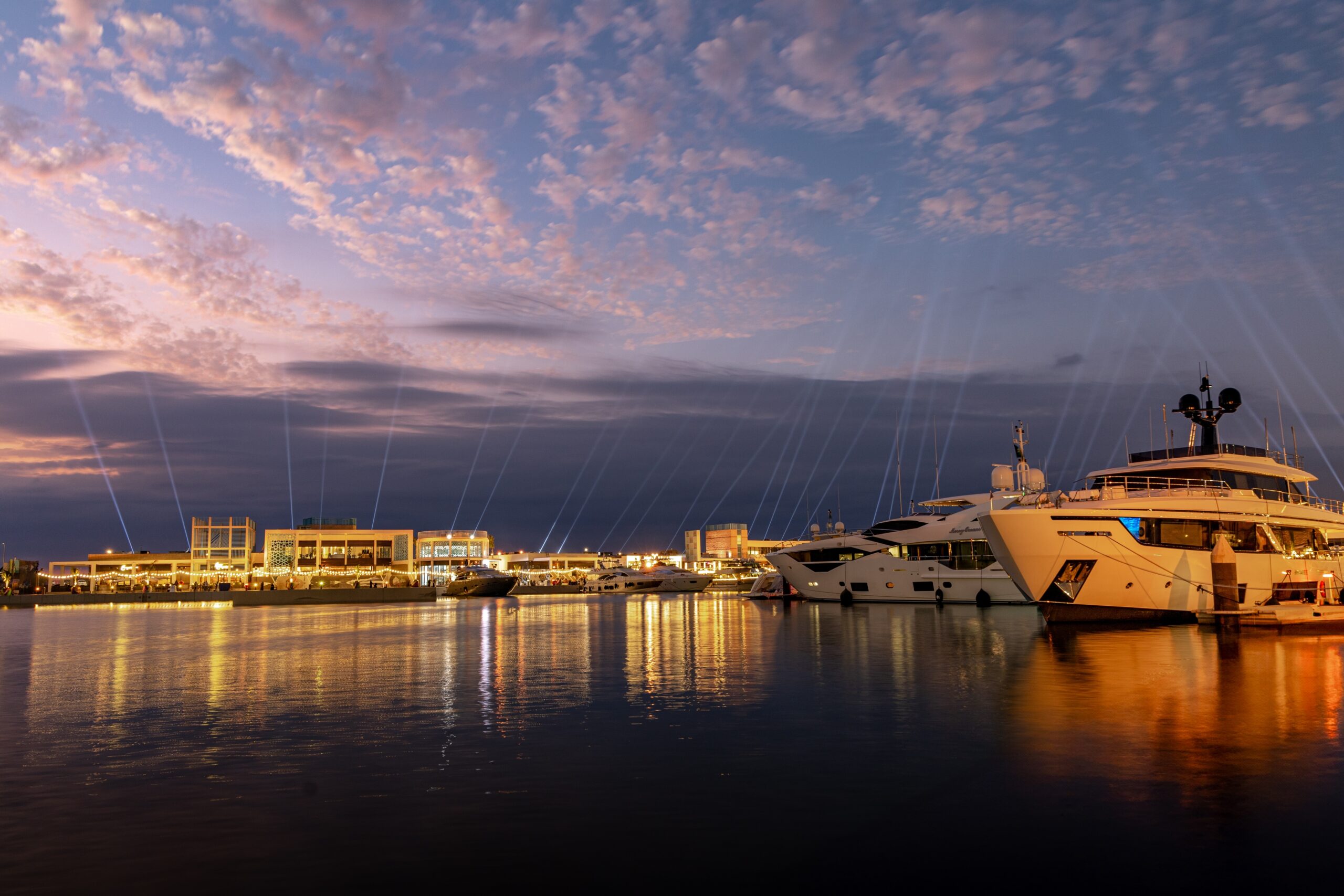 Charming,Night,Panorama,Of,Jeddah,Yacht,Club,In,A,Cloudy